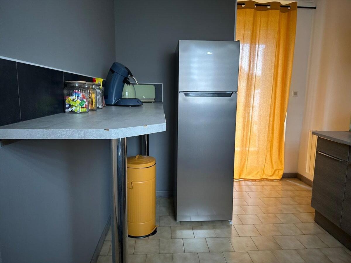 Maison Seventies Climatisee, Parking Prive Chablis Bagian luar foto