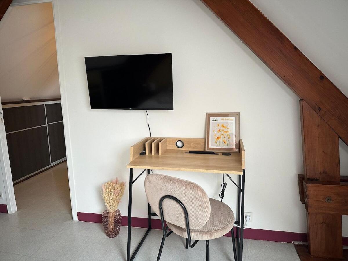 Maison Seventies Climatisee, Parking Prive Chablis Bagian luar foto